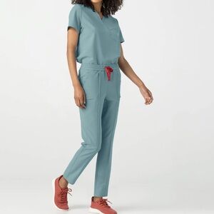 Women's scrubs set